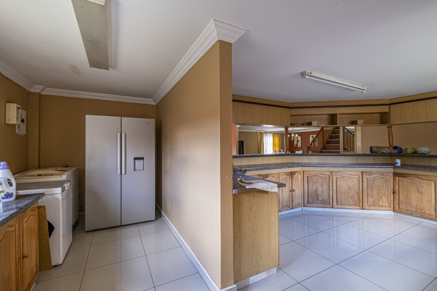 9 Bedroom Property for Sale in Summerstrand Eastern Cape
